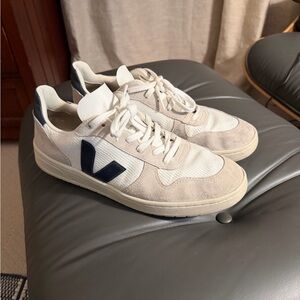Veja Men's White and Gray Sneakers